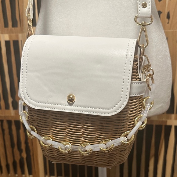 Tommy Bahama White Wicker Crossbody Bag with Gold Chain Accent - Picture 5 of 10